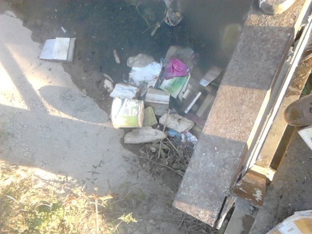 Erzincan'da şeker fabrikasının sulama kanalında FETÖ üyelerine ait çok sayıda kitap ve cübbe çıktı