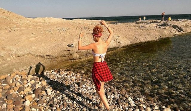 AÇELYA TOPALOĞLUGölgesiyle dans edenler