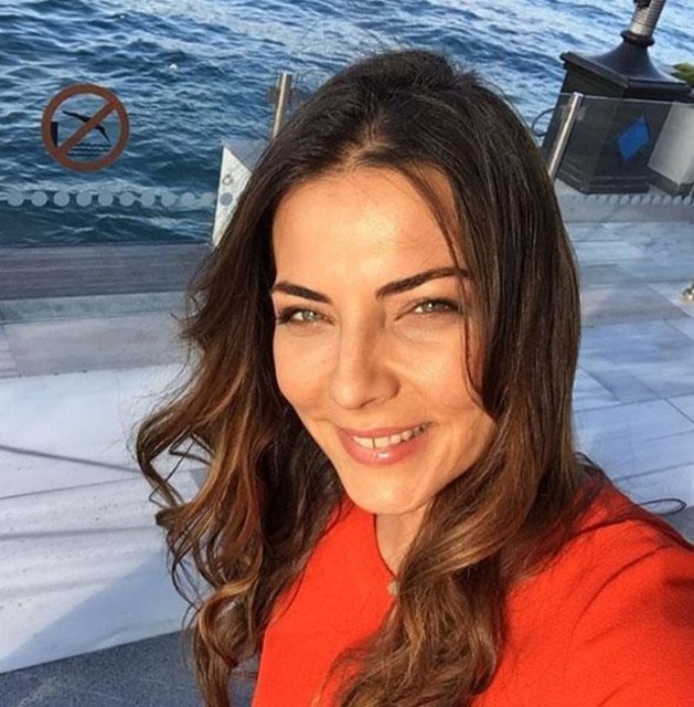 BURCU KARAGüzel bir gün,hep gülümseyeceğiniz bir hafta olsun