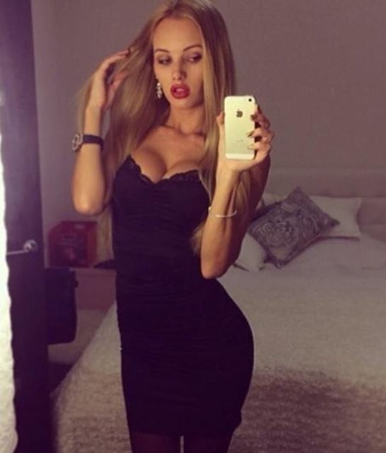 Genç kız "Eğer benden rahatsız oluyorsanız, arkadaş listenizden silin, takip etmeyi bırakın. Hepimizin gurur duymamız gereken bedenleri var. Eğer size daha önce görmediğiniz bir şey gösteriyorsam bu utanç verici bir durum değil. Bu sanatsal bir özgürlük" diye yanıt verdi.