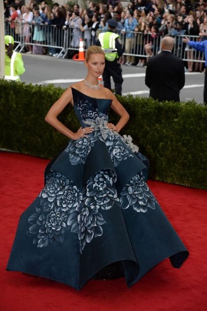 KAROLINA KURKOVA