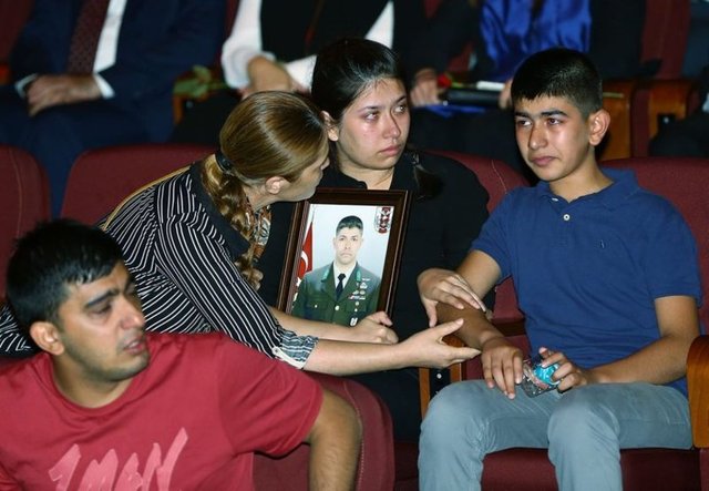 Onun ismi anıldığında tüm salon ayaktaydı...