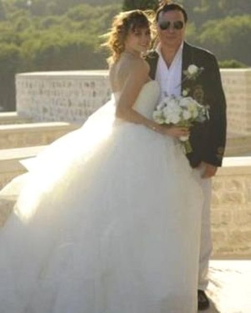 Adamenko, düğününde çekilen fotoğraflarını Instagram sayfasından takipçileriyle paylaştı. Ancak daha sonra bu evliliğe gelen tepkiler yüzünden paylaştığı bütün fotoğrafları sildi.