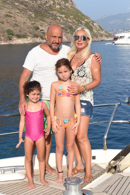 VOLKAN-SERAP, MELİSA, LARA SARI
