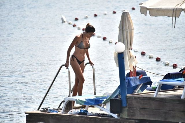 Nuri ALTUNTAŞ / HABERTÜRK MAGAZİN - Bodrum ünlüleri arasına Asuman Krause de katıldı! Gündoğan'da görüntülenen sunucu, fiziğiyle bakışları üzerinde topladı.