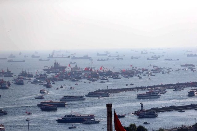 Cumhurbaşkanlığı himayesinde, İstanbul Valiliği ve Büyükşehir Belediyesi desteğiyle düzenlenen "Demokrasi ve Şehitler Mitingi", Yenikapı Miting Alanı'nda gerçekleştirildi. Kimi vatandaşlar miting alanına vapurlar ve teknelerle geldiler. 