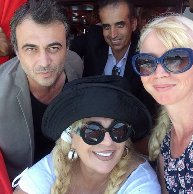 ZERRİN ÖZER - Demokrasi için, şehitlerimiz için Yenikapı yolundayız