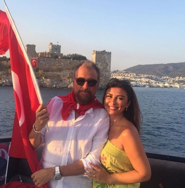 HAMDİ ALKANYaşasın Demokrasi... Yaşasın Cumhuriyet