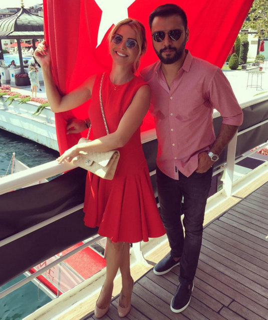 ECE ERKEN - Tüm Türkiye bugün Yenikapıdayız..