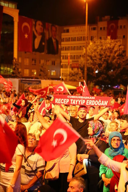 15 Temmuz gecesinden bu yana meydanlarda süren demokrasi nöbetleri tüm yurtta olduğu gibi Samsun'da da devam ediyor.