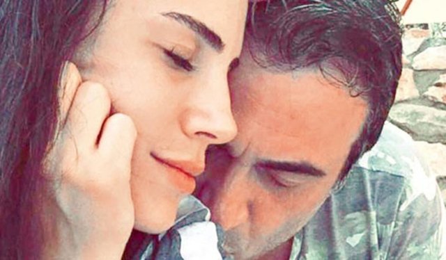 ROMANTiK ÖPÜCÜKArtık bekar bir adam olan Kutsi, yine de ilişkisini gizli yaşamayı tercih ediyor. Sevgilisi Feyza Çıpa ise Kutsi'nin kendisine romantik bir öpücük kondururken çektiği selfie'yi profil fotoğrafı yapıp aşkını dosta düşmana duyurdu.