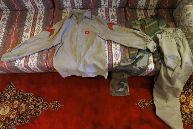 Durumun bildirilmesi üzerine okula gelen İzmir Emniyet Müdürlüğü Mali Suçlarla Mücadele Şubesi ekipleri yaptıkları detaylı icelemede, dolabın tabanında mekanizmayı çalıştıran ipi belirleyerek çektiklerinde dolabın sırt bölümünde, gizli bir odaya geçişi sağlayan kapı açıldığını fark etti. -  