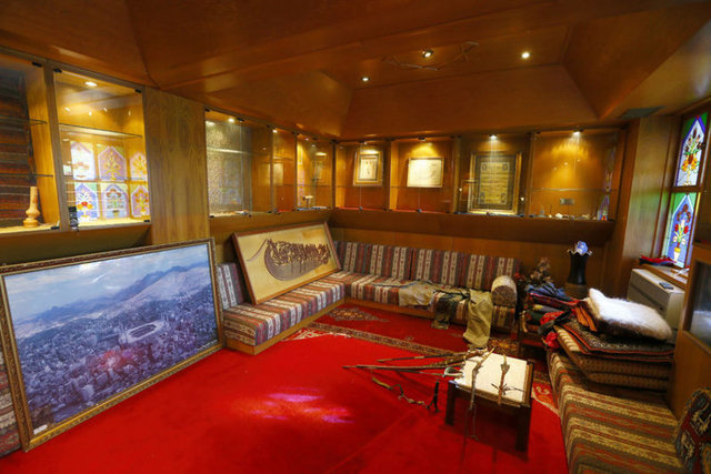 Oda kapısını açan ve kapayan mekanizmanın elbise dolabındaki iple çalıştığı, ayrıca odada kurulu alarm sisteminin de kabloları kesilerek devre dışı bırakıldığı tespit edildi. -  