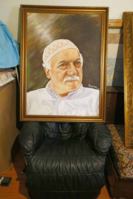 Yamanlar Kolejinde yetişen "seçilmiş öğrencilerin" özellikle askeri liselere yerleştirildiği, örgütle bağlarını gizli tutan bu öğrencilerin harp okullarından mezun olanlarının ardından kolejdeki özel odada Gülen'e "bağlılık yemini" ettiği ve "himmet sözü" verdiği öne sürülmüştü. -  