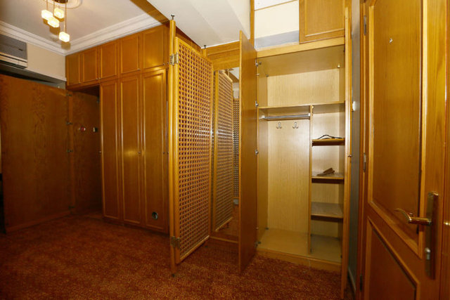 Masaj koltuğu ve Gülen'in portresi -  