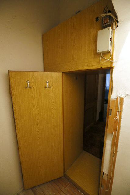 FETÖ'nün darbe girişimi kapsamında örgütle bağlantılı olduğu ileri sürülen Şelale AŞ'ye bağlı eğitim kurumlarına kayyum atanması üzerine, örgütte önemli bir yeri olduğu bildirilen Yamanlar Koleji İlkokulu ve Ortaokulu binasına 22 Temmuz'da giden polis, Gülen'in yurt dışına çıkmadan önce "mahrem" görüşmelerini yaptığı iddia edilen özel odasını bulmuştu.