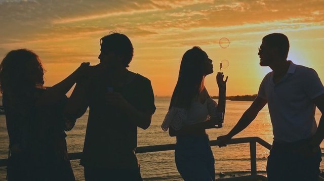 Arkadaşlar İyidir'den ilk fotoğraflar