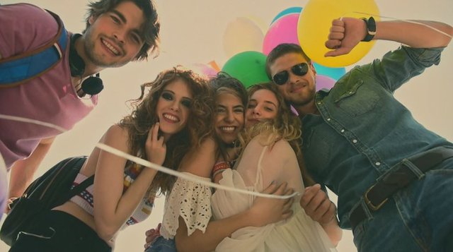 Arkadaşlar İyidir'den ilk fotoğraflar