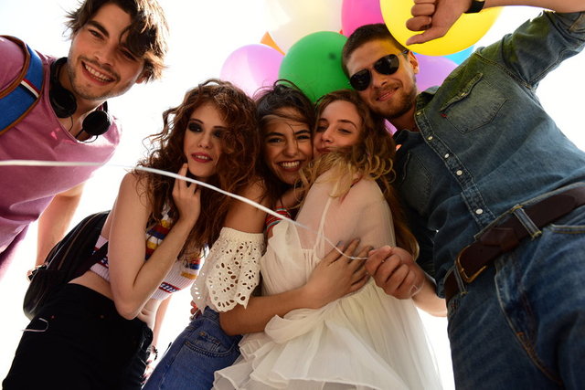 Arkadaşlar İyidir'den ilk fotoğraflar