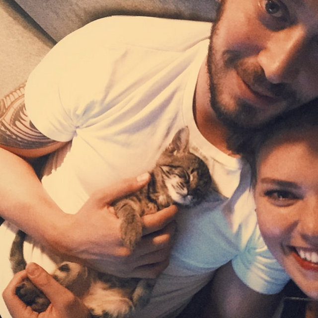 ASLI ENVER - Güzel oyuncu Aslı Enver sevgilisi Murat Boz ile 'Hoşgeldin düşes' notuyla fotoğraf paylaştı. - Enver'in fotoğrafına takipçileri 'Darısı kendi çocuğunuza inşallah baldan tatlı çift' ve 'Evlenin' gibi yorumlarda bulundular. -  