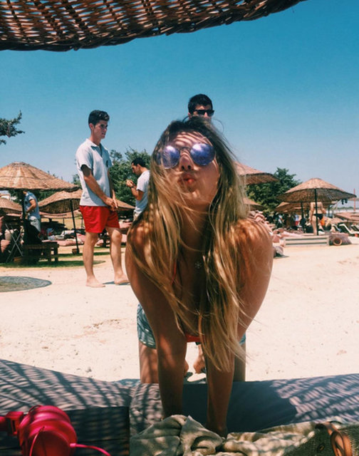 Düzgün fiziğinin verdiği cesaretle son derece cesur paylaşımlarda bulunan Erbil'in son paylaşımı yine olay oldu.