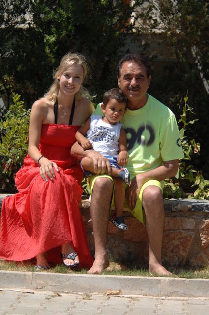 AYŞEGÜL YILDIZ'DAN AÇIKLAMA - Bu iddialar üzerine Ayşegül Yıldız kendi Instagram hesabından "Gazetelerde Instagram hesabımdan yaptığım paylaşımların"sözde"aldığım maddi yardımın kesilmesine kızarak 3. şahıslara "gönderme"ve"gözdağı"olarak yazılmasını hayretler içinde okudum...!!!!