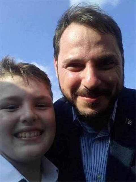 Cumhurbaşkanı'nın kendisini ismen tanıdığını belirten Narin, "Yoldan geçenler, haberlerde gördüğü için benimle fotoğraf çektirmek istiyor" dedi.