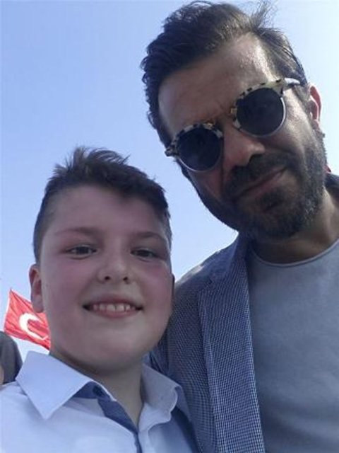 Miting alanına gitmek istediği zaman seve seve gönderiyorum. Cumhurbaşkanımız başta devlet büyüklerimizin bazıları sima bazıları da isim olarak da biliyor o yüzden ben fazla yadırgamadım" ifadelerini kullandı.