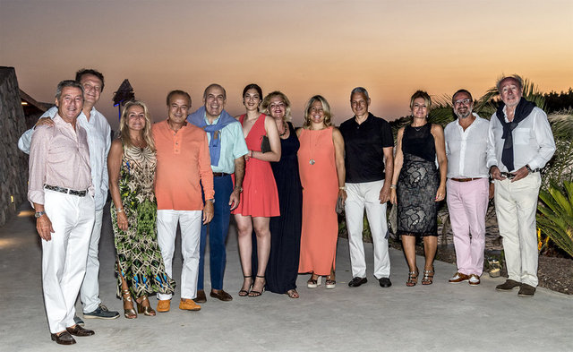ALİ DİNÇKÖK, HASAN ARAT, AYŞEGÜL DİNÇKÖK, CEMAL ÖZGÖRKEY, MUHTAR KENT, ZEYNEP ARAT, SİMİN ARAT, ZEYNEP - HASAN AKÇAKAYALIOĞLU, DİLEK - ALİ NURİ TÜRKER, JOHN CONNELLY