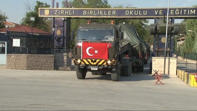 Taşınma işlemine bugün de devam edildi. Sabah 08.30'ta Etimesgut Zırhlı Birlikler Okulu ve Eğitim Tümen Komutanlığı'nda düzenlenen törenin ardından 4 zırhlı personel taşıyıcı ve 4 tank Şereflikoçhisar'daki birliğe doğru yola çıktı.