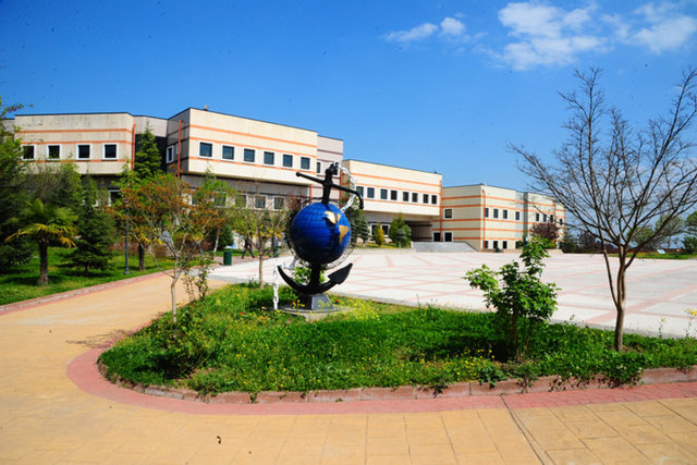 33 Kocaeli Üniversitesi