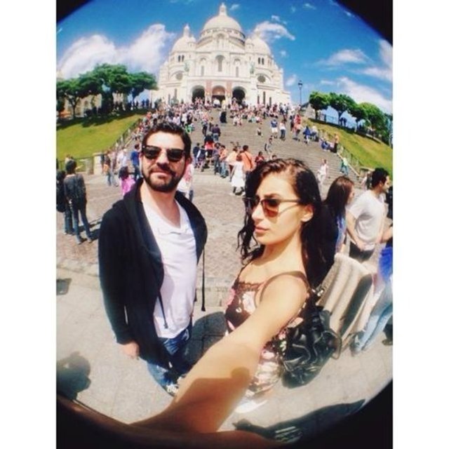 Geçtiğimiz günlerde İrem Derici, kolunda eski eşi Rıza Esendemir'in adının olduğu dövmeyi sildirip, yerine köpeği 'Pike'nin yer aldığı figürü koydurmuştu.