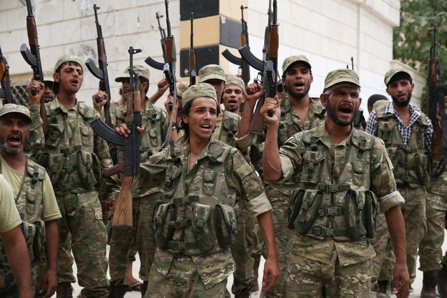 Türk Silahlı Kuvvetleri'nin yoğun bombardımanı sonrası, Suriye'nin Türkiye sınırında IŞİD kontrolündeki Cerablus ilçe merkezi Özgür Suriye Ordusu'nun kontrolüne geçti.