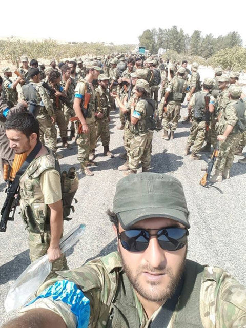 Tanklarla geçen Türk birliklerinin Türkmenler tarafından karşılandığı da belirtiliyor.