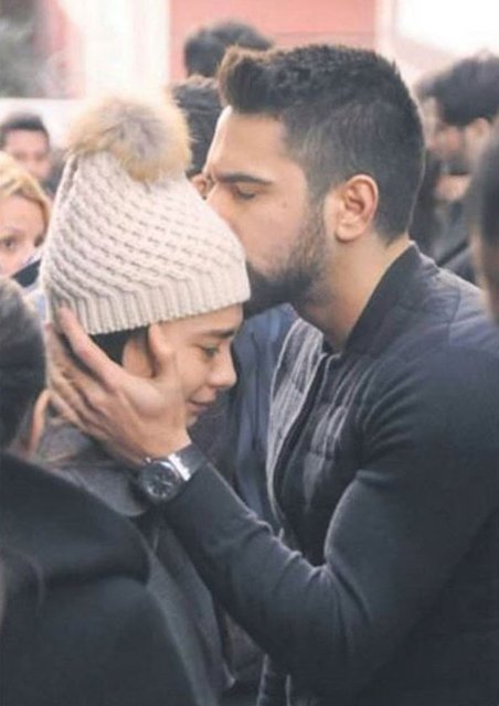 Günaydın'da yer alan habere göre; Güzel oyuncu, bir süre önce babasının mezar taşını yaptırdı. Neslihan Atagül'ün sık sık babasının mezarının başına gittiği ve uzun süre mezarlıkta kalarak dua ettiği söyleniyor.