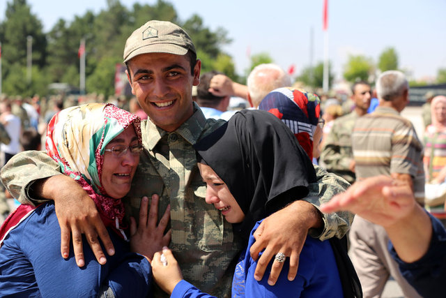 Unutulmayacak bir törene ailelerle şahit olduklarını belirten Kip, "Türk Silahlı Kuvvetlerimizin saflarına katılan kahraman Mehmetçiklerim, bu yemin ile sizler milletimize sadakatle hizmet edeceğinizi, emirlere ve amirlerinize mutlak itaat edeceğinizi, ulusumuzun güvenine layık olacağınızı ve Atatürkçü düşünce sistemine gönülden bağlı kalacağınızı beyan ettiniz." dedi.