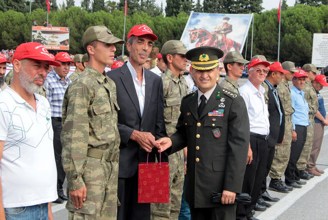 Albay Kutluyuva, yaptığı konuşmada, ant içme törenini gururla gerçekleştirdiklerini ve Türk askeri olmanın bir onur olduğunu ifade ederek "Askerlik göreviniz, ileride çocuklarınıza, torunlarınıza bırakacağınız manevi bir mirastır. Artık kutsal görev sırası sizdedir. Silahlı kuvvetlerimizin en genç Mehmetçikleri olarak, sizlere güveniyor ve iyi birer asker olacağınıza yürekten inanıyorum." dedi.