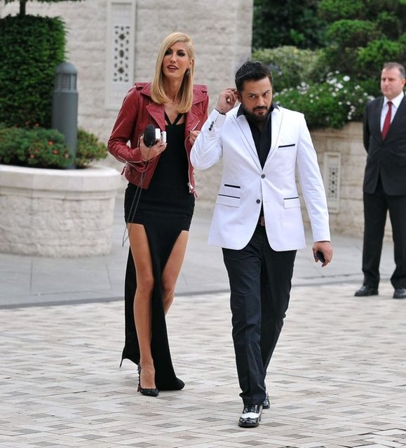 Şıkel, "Klibinde oynamanız için teklif getirirse kabul eder misiniz?" sorusuna "Ben profesyonel bir modelim. Bana uyan bir proje olursa tabii ki dikkate alırım" yanıtını verdi.