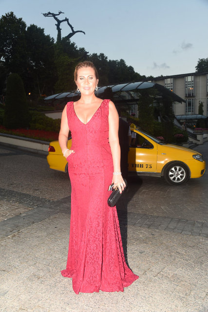 MELİS ÖZER