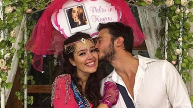 Üç ay önce meslektaşı Anıl Altan ile nişanlanan oyuncu Pelin Akil dün akşam ise kınasını yaktı.