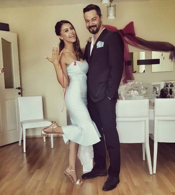 Nilay Duru uzun zamandır birlikte olduğu Emrah Kıyan ile evlilik için ilk adımı attı.