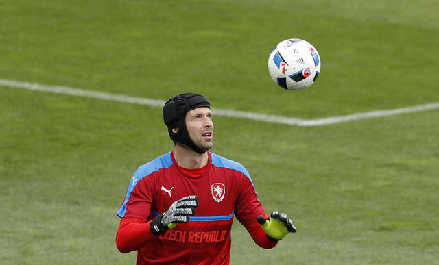 28. Cech (Arsenal) - 88