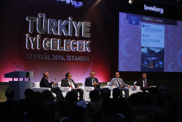 Bloomberg HT TV/Haber Koordinatörü Ali Çağatay moderatörlüğünde Ağaoğlu Şirketler Grubu CEO'su Hasan Rahvalı - Artaş İnşaat Yönetim Kurulu Başkanı Süleyman Çetinsaya - Dumankaya İnşaat Yönetim Kurulu Başkanı Ali Dumankaya - Emlak Konut Gayrimenkul Yatırım Ortaklığı Genel Müdürü Murat Kurum