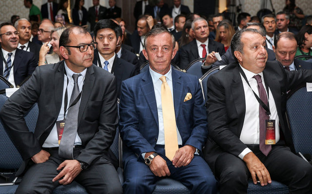 Ağaoğlu Şirketler Grubu Yönetim Kurulu Başkanı Ali Ağaoğlu (Ortada)