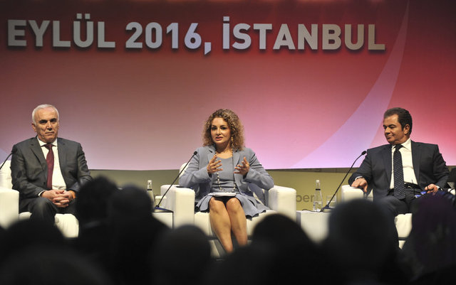 Ziraat Bankası Genel Müdürü ve Bankalar Birliği Başkanı Hüseyin Aydın - Citibank Genel Müdürü Serra Akçaoğlu - DenizBank Genel Müdürü ve Yönetim Kurulu Üyesi Hakan Ateş