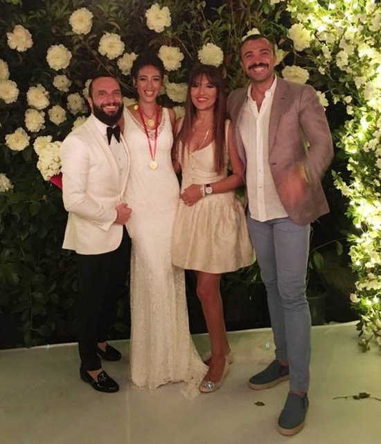 Aile arasında gerçekleşen bir törenle hayatını birleştiren çift yoğun iş temposundan dolayı 6 gün sonra düğün yaptı.