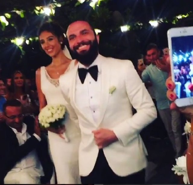 Halayların çekildiği, göbeklerin atıldığı düğünden renkli kareler sosyal medyadan paylaşıldı.