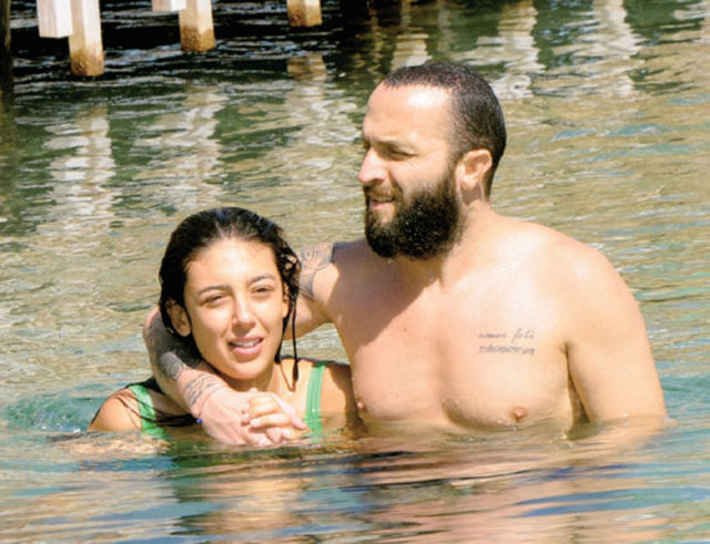 NURİ ALTUNTAŞ/HABERTÜRK MAGAZİN - Geçtiğimiz hafta Bodrum'da dünya evine giren Berkay ve Özlem Katipoğlu, önceki gün Yalıkavak'ta objektiflere takıldı. 