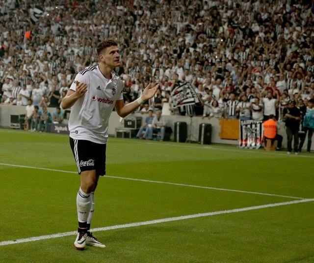 Mario Gomez - Yaşı: 31 - Takımı: Wolfsburg