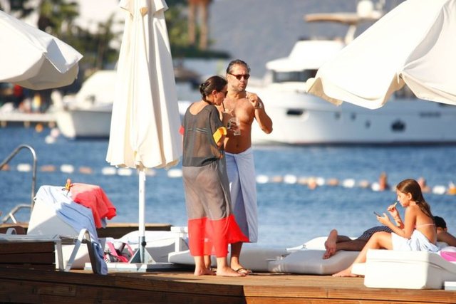 Nuri ALTUNTAŞ / HABERTURK MAGAZİNRagıp Savaş, eşi ve kızıyla Bodrum'da enerji depoluyor.